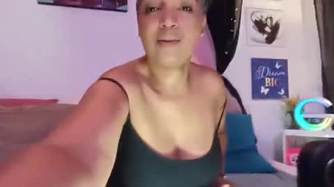 Snapshot of skar_queen11 chatting on December 20, 2025, 6:04 pm Skarlleth online show from December 20, 2025, 6:04 pm