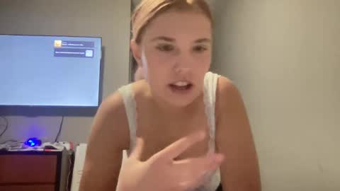 Snapshot of skiimaskabby chatting on December 9, 2024, 4:01 am skiimaskabby online show from December 9, 2024, 4:01 am