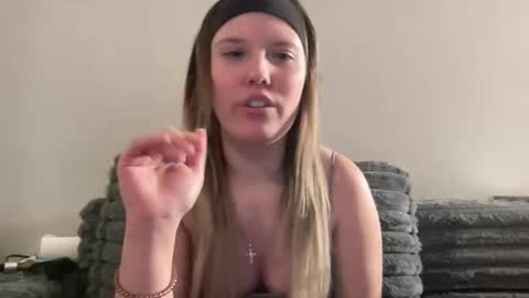 Snapshot of skiimaskabby chatting on February 23, 2026, 4:43 am skiimaskabby online show from February 23, 2026, 4:43 am