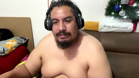 Snapshot of skinhell chatting on December 30, 2024, 6:31 am Elias online show from December 30, 2024, 6:31 am