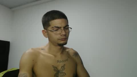 Snapshot of skinny_badboy chatting on February 7, 2026, 3:21 am E R O S online show from February 7, 2026, 3:21 am