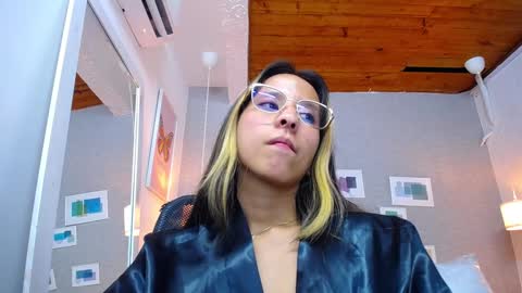 skinny_hottie18 online show from January 9, 2025, 8:33 pm
