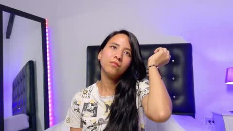 skinny_hottie18 online show from September 30, 2025, 2:33 pm