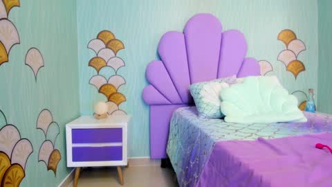 Snapshot of skinny_linda chatting on January 17, 2025, 1:35 pm online show from January 17, 2025, 1:35 pm