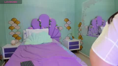 Snapshot of skinny_linda chatting on January 24, 2025, 10:11 am online show from January 24, 2025, 10:11 am