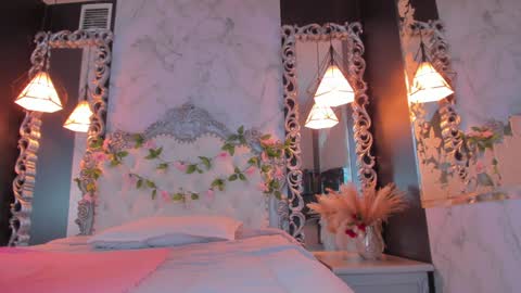 Snapshot of skinny_linda chatting on February 7, 2025, 1:11 pm online show from February 7, 2025, 1:11 pm