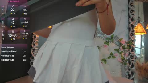 Snapshot of skinny_linda chatting on February 8, 2025, 4:14 pm online show from February 8, 2025, 4:14 pm
