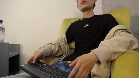 Snapshot of skinny_office chatting on February 14, 2026, 1:08 pm David online show from February 14, 2026, 1:08 pm