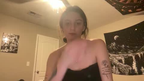 Snapshot of skinnyangel21 chatting on March 4, 2026, 3:12 am skinnyangel21 online show from March 4, 2026, 3:12 am