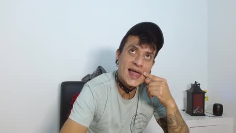 Snapshot of skinnydevil1 chatting on February 16, 2026, 3:35 am skinnydevil1 online show from February 16, 2026, 3:35 am