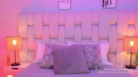 Snapshot of skinnyfoxyy chatting on April 2, 2026, 7:33 pm Foxy online show from April 2, 2026, 7:33 pm