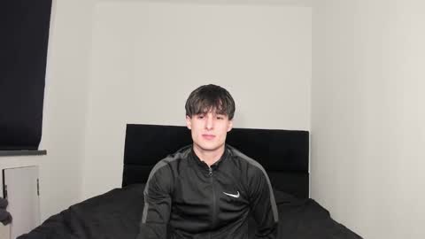 skinnyguywithbigd online show from November 27, 2025, 2:52 pm