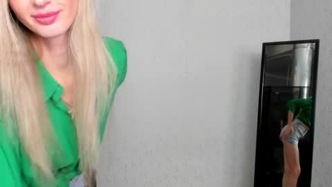 Skinnyladyy online show from February 1, 2025, 8:08 am