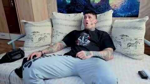 skirlingod online show from September 15, 2025, 6:13 am
