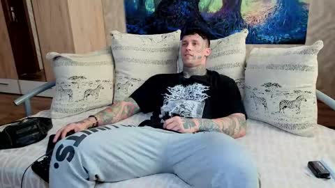 skirlingod online show from September 16, 2025, 4:57 am