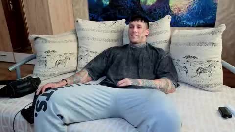 skirlingod online show from September 17, 2025, 4:58 am