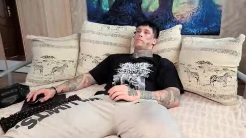 skirlingod online show from October 12, 2025, 5:06 am