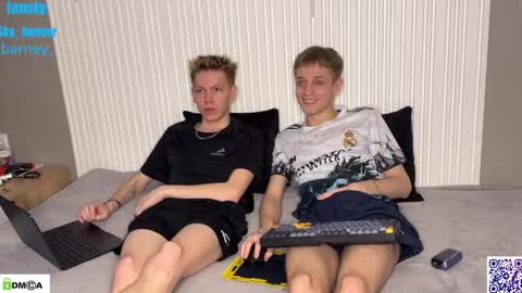 Snapshot of sky_hunter chatting on December 1, 2025, 9:09 pm sky_hunter online show from December 1, 2025, 9:09 pm