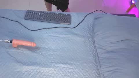 sky_johnson_ online show from November 5, 2025, 7:14 pm