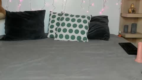 sky_sasha online show from March 3, 2025, 4:24 pm