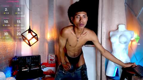 sky_walkerss online show from April 1, 2026, 12:33 am