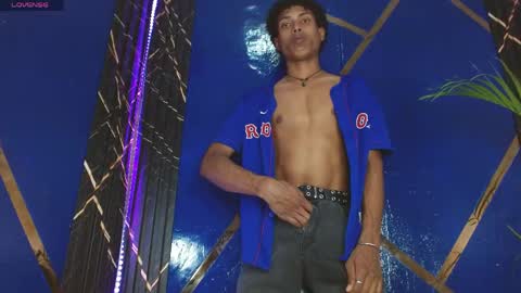 sky_walkerss online show from April 13, 2026, 6:57 pm