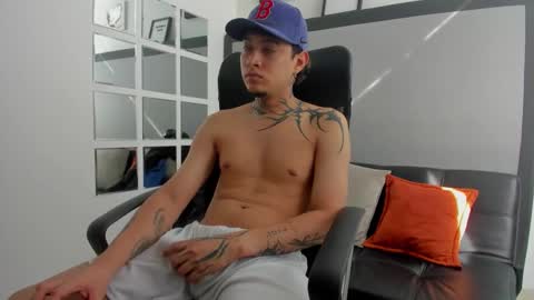 sky_wild online show from October 22, 2025, 7:57 pm