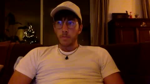 skyisthelimit1995 online show from December 17, 2025, 8:15 pm