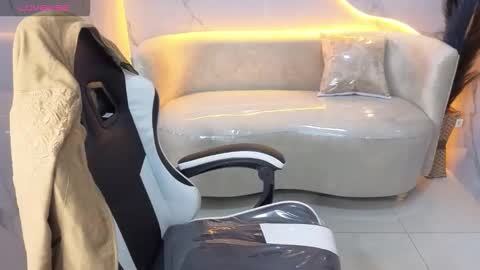 Snapshot of skyler_gracee_tx chatting on October 21, 2025, 12:50 pm Live 800am 200pm COLOMBIAN HOUR online show from October 21, 2025, 12:50 pm