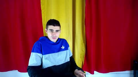 Snapshot of skyler_wild chatting on January 7, 2025, 5:01 am Skyler online show from January 7, 2025, 5:01 am