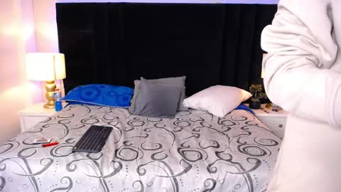 Snapshot of skylerbigxxx chatting on May 7, 2026, 5:02 am SKYLERBIGXXX online show from May 7, 2026, 5:02 am