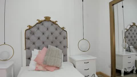 Snapshot of skylerwhite02 chatting on March 5, 2026, 4:19 am Skyler online show from March 5, 2026, 4:19 am