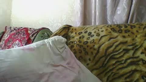 skyressie333 online show from April 16, 2026, 6:52 pm