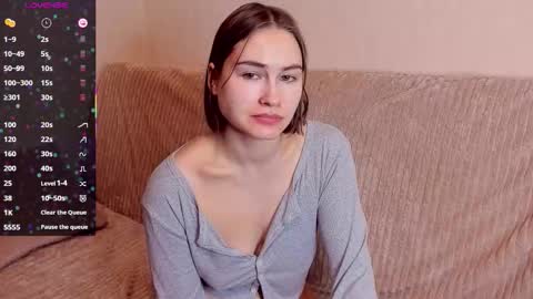 Snapshot of sleeeepy_af chatting on November 17, 2025, 5:46 am Alice online show from November 17, 2025, 5:46 am