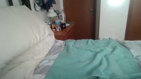 Snapshot of slippery_duck chatting on January 23, 2025, 6:35 pm slippery_duck online show from January 23, 2025, 6:35 pm