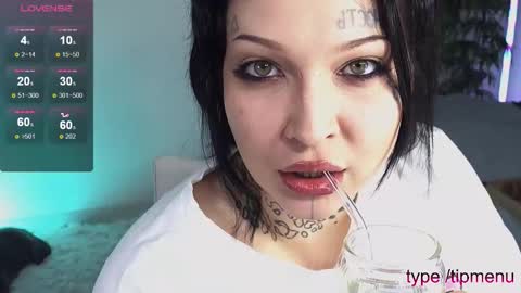 Snapshot of slobbergirl chatting on November 17, 2025, 1:28 pm Kira Khanina online show from November 17, 2025, 1:28 pm