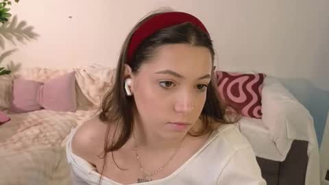 Emilia online show from March 12, 2026, 12:33 pm