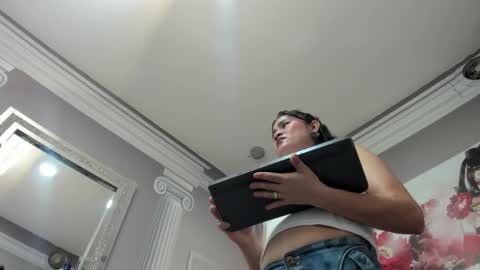 Snapshot of slut_milf4u chatting on December 4, 2025, 12:31 am Paola online show from December 4, 2025, 12:31 am