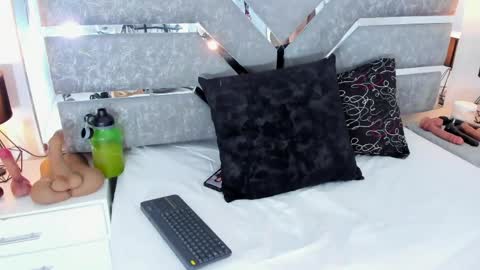 Snapshot of slut_milf_ chatting on May 1, 2026, 11:15 am slut_milf_ online show from May 1, 2026, 11:15 am