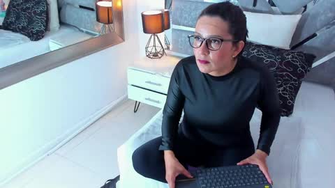 Snapshot of slut_milf_ chatting on May 9, 2026, 4:01 pm slut_milf_ online show from May 9, 2026, 4:01 pm