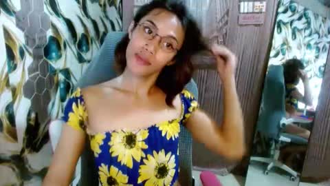Snapshot of slutqueen_raz chatting on April 23, 2026, 7:30 am Raz online show from April 23, 2026, 7:30 am