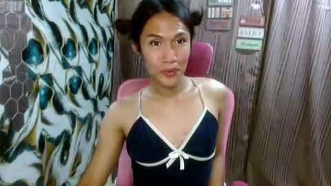 Snapshot of slutqueen_raz chatting on May 10, 2026, 5:40 pm Raz online show from May 10, 2026, 5:40 pm