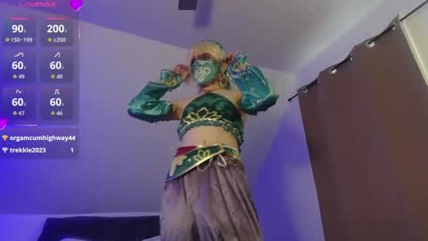 Natsu online show from October 31, 2025, 7:59 pm