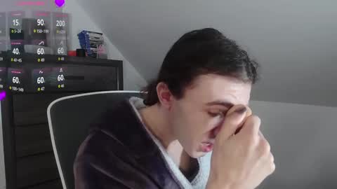 Natsu online show from November 24, 2025, 6:51 pm