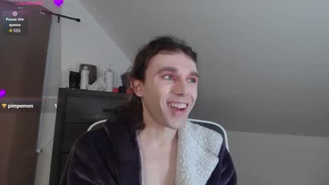 Natsu online show from November 26, 2025, 6:20 pm