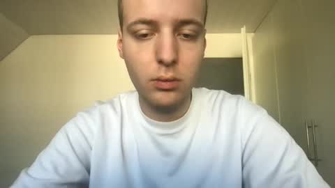 sluttystudent22 online show from April 9, 2026, 7:58 am