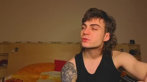 Snapshot of sly_gus chatting on May 31, 2026, 2:46 pm Gus online show from May 31, 2026, 2:46 pm