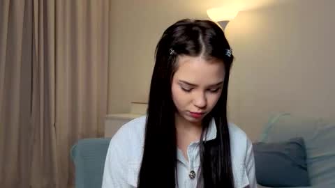 Lily online show from October 5, 2025, 1:31 pm