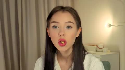 Lily online show from November 5, 2025, 1:22 pm