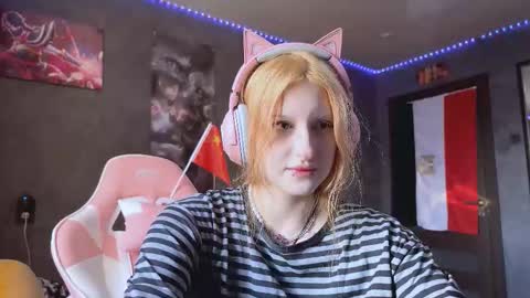 Snapshot of slyviabuffum chatting on October 20, 2025, 2:01 am Diana online show from October 20, 2025, 2:01 am